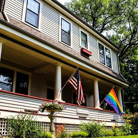 Brown Street Inn Bed And Breakfast 爱荷华 外观 照片